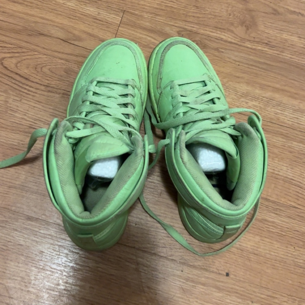 Nike sneakers women’s